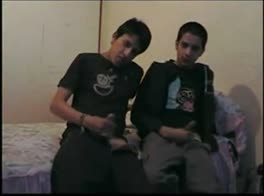 Teenies wixen vor cam